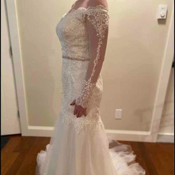 Trumpet Wedding Dress, Size 8 - Picture 9 of 13